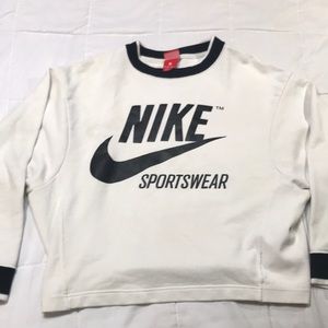 Cropped Nike Crew Neck